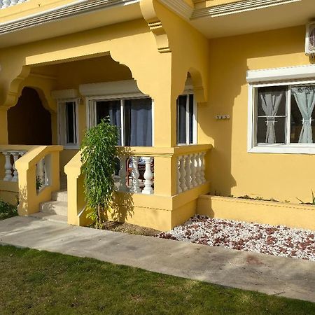 Lovely 2 Bedroom Apartment In Quiet Neighborhood! Philipsburg  Eksteriør billede
